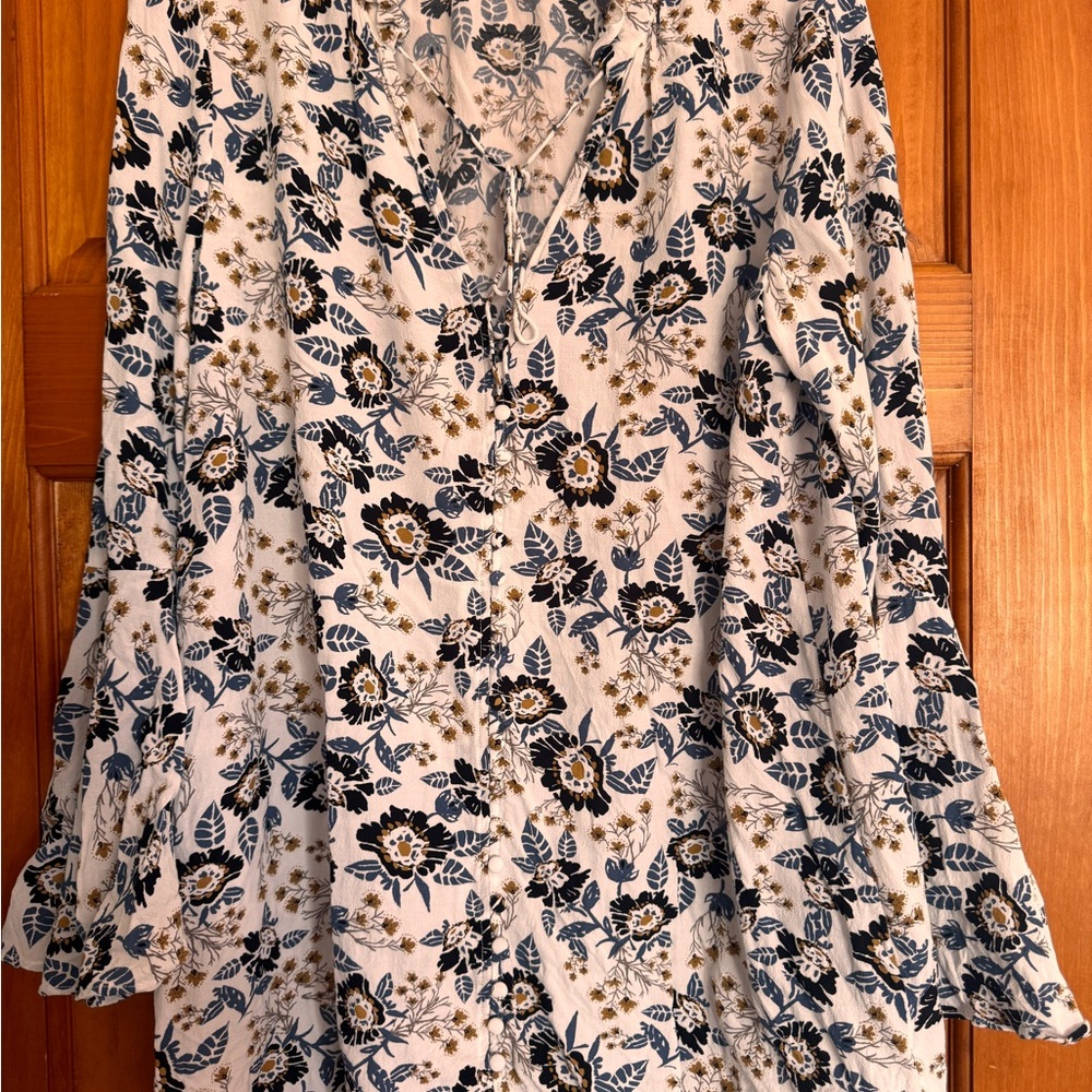 Free People Floral V-Neck Blouse button-up with Bell sleeves - Small EUC